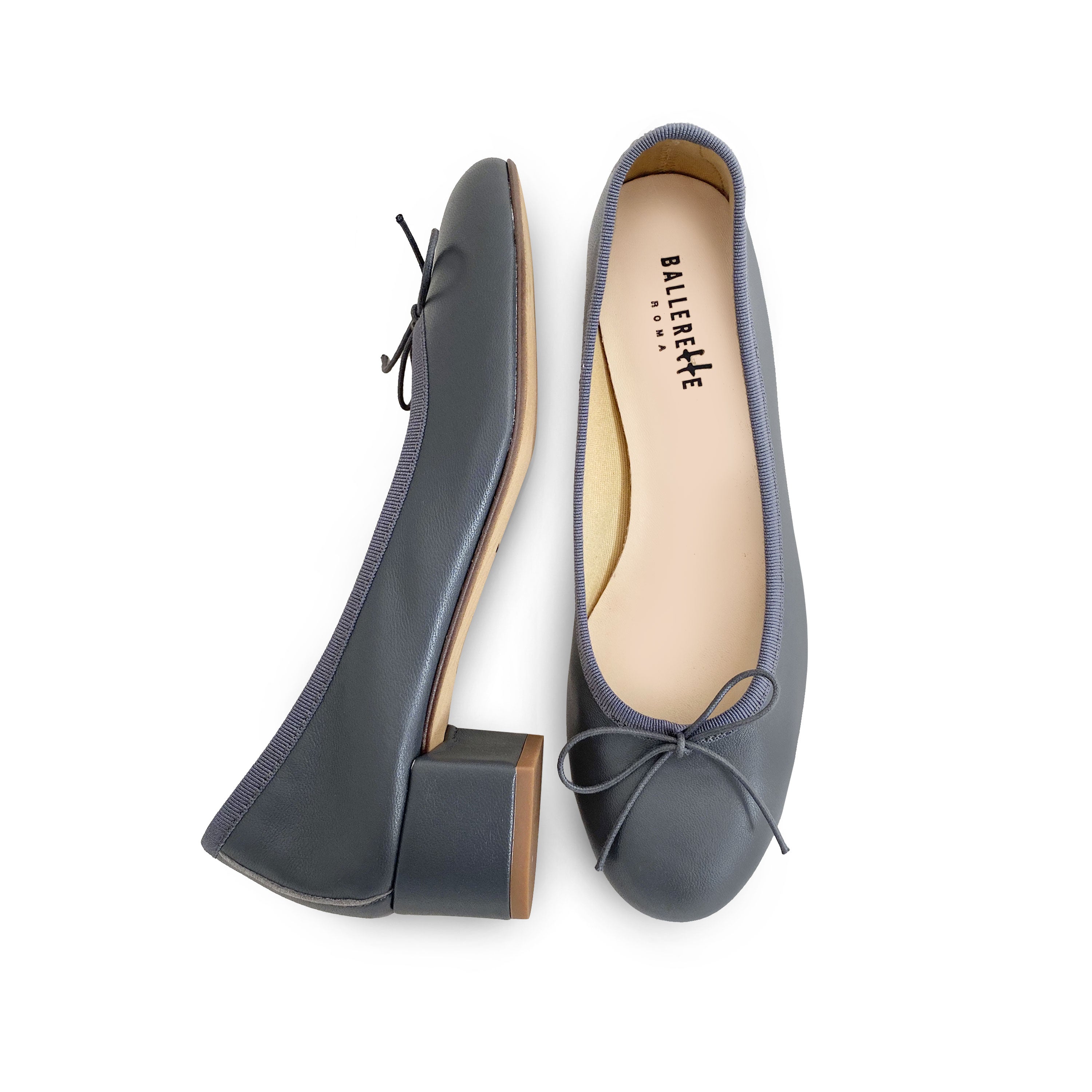 Ballerinas aus Rauchgrauem Leder mit hohem Absatz