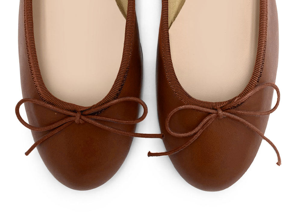Ballerine in pelle marrone con tacco alto
