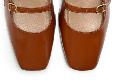 Mary Janes marron en cuir brillant avec deux brides et talon haut 