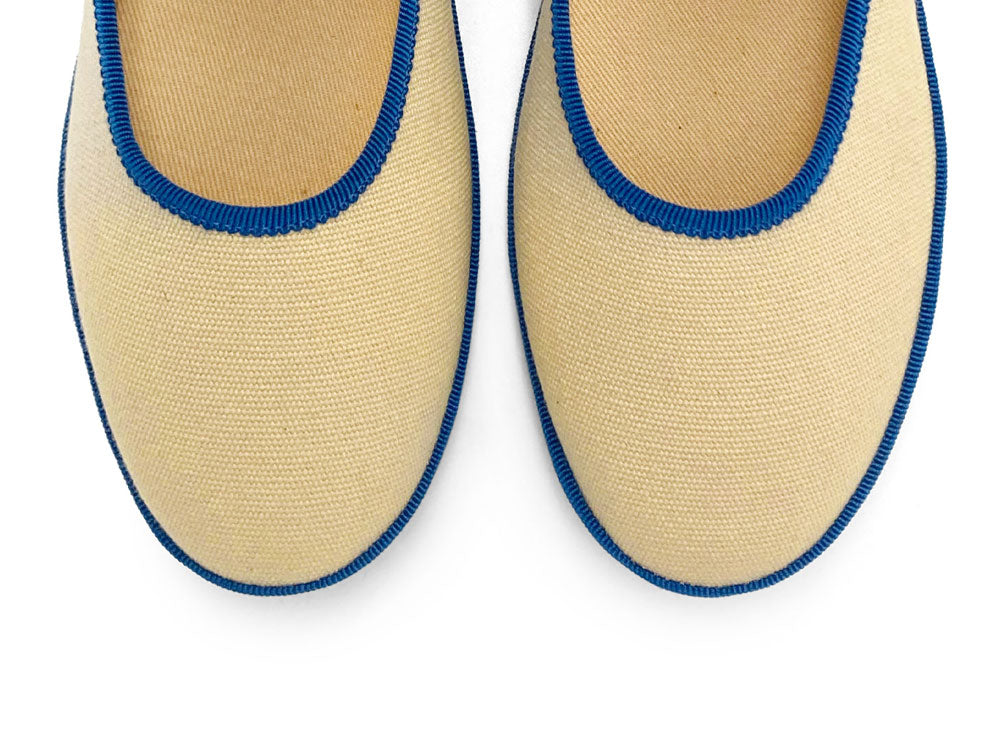 Bailarinas friulanas Mary Jane en algodón beige con detalles azul