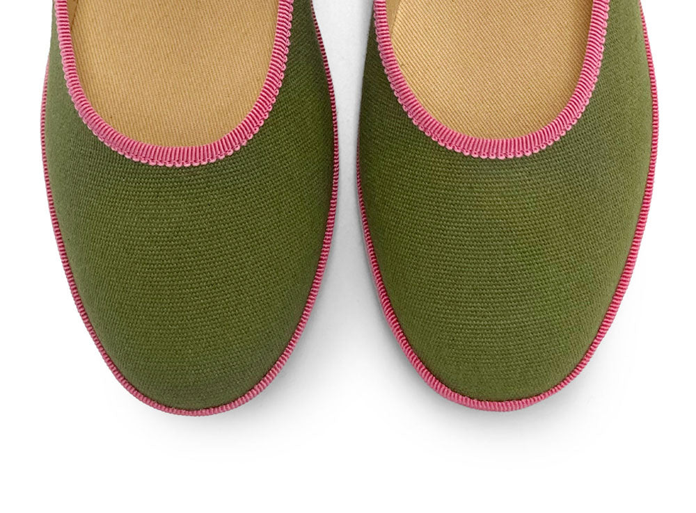 Bailarinas friulanas Mary Jane en algodón verde oliva con detalles rosa