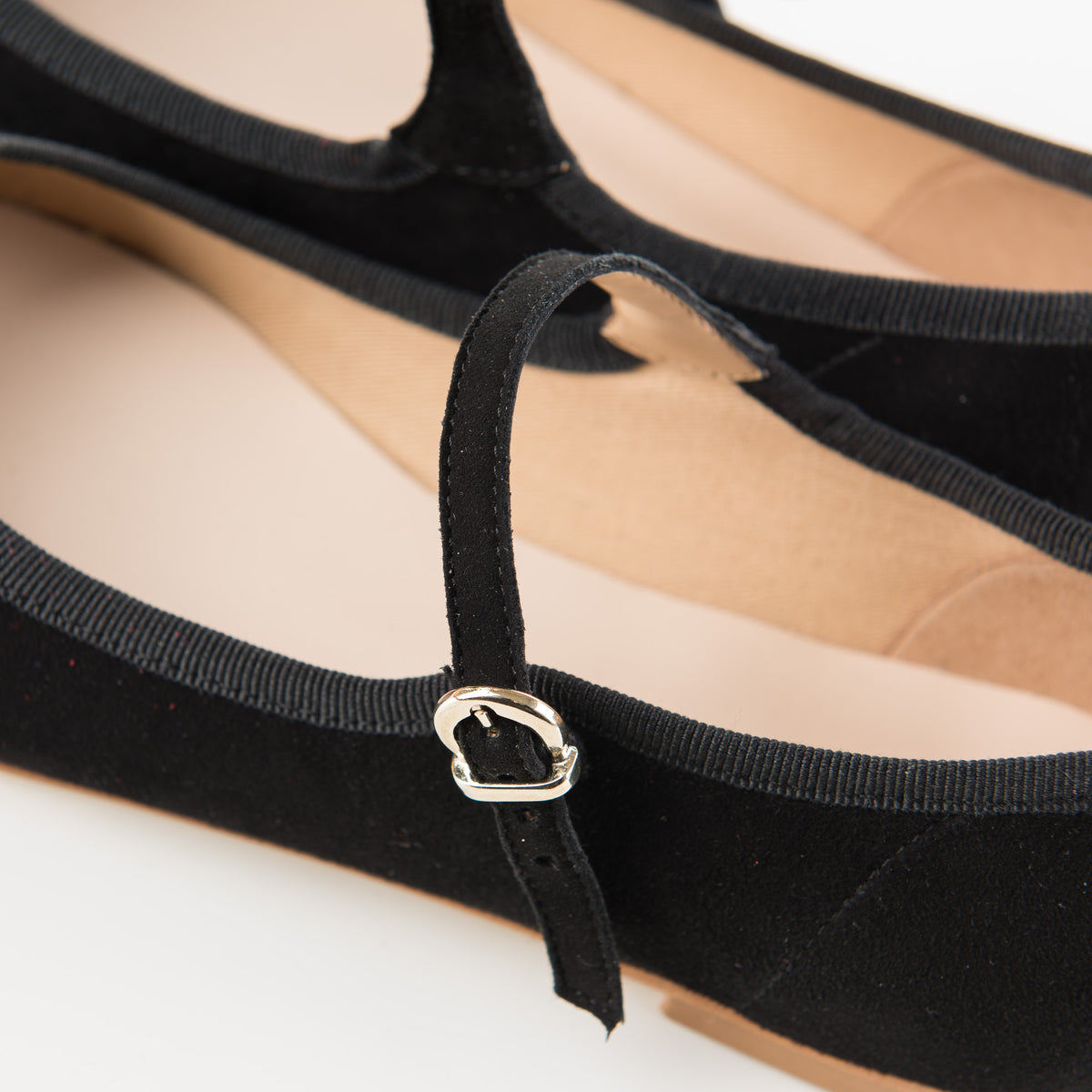 Ballerine nere a punta con cinturino