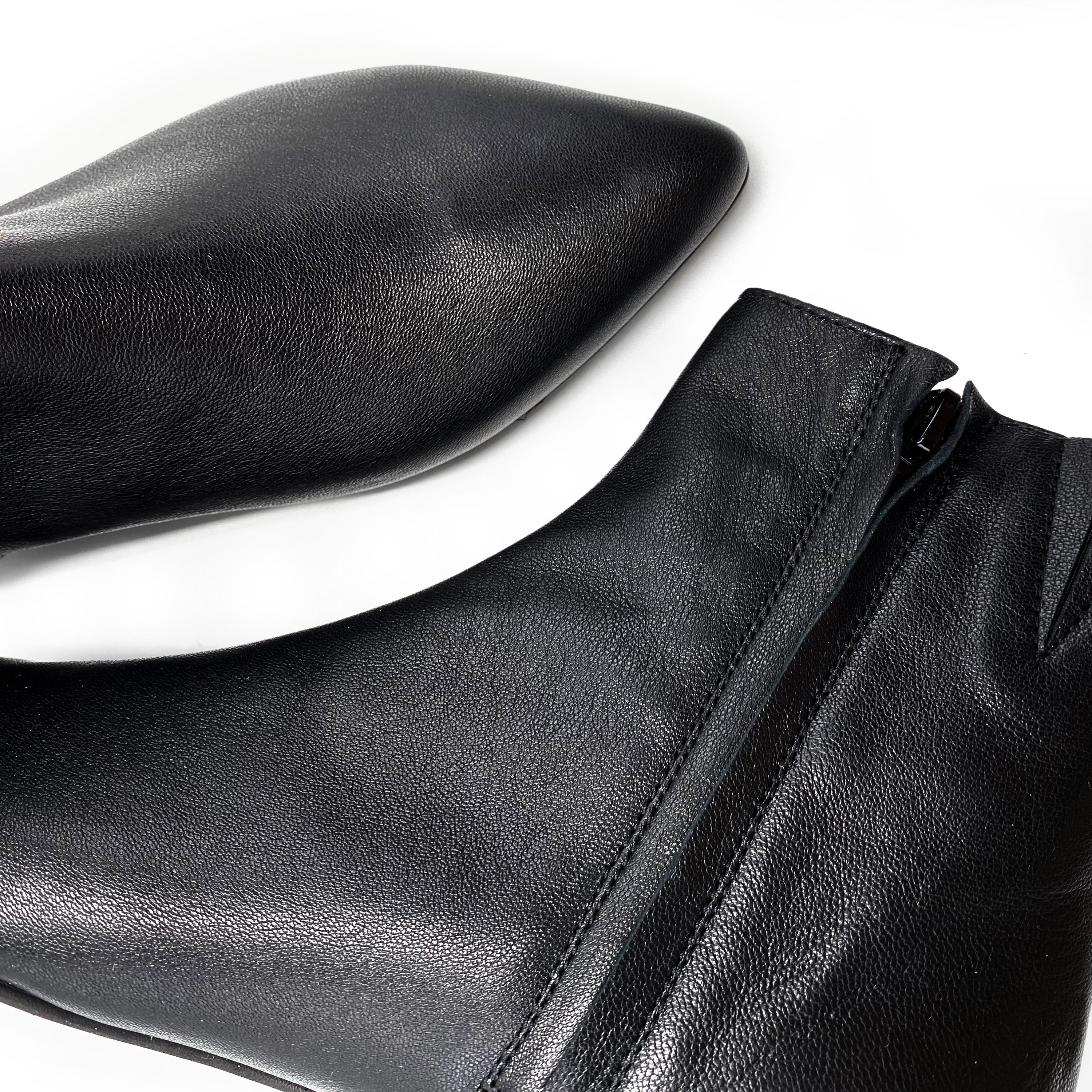 Schwarze spitze Stiefeletten, Innenabsatz