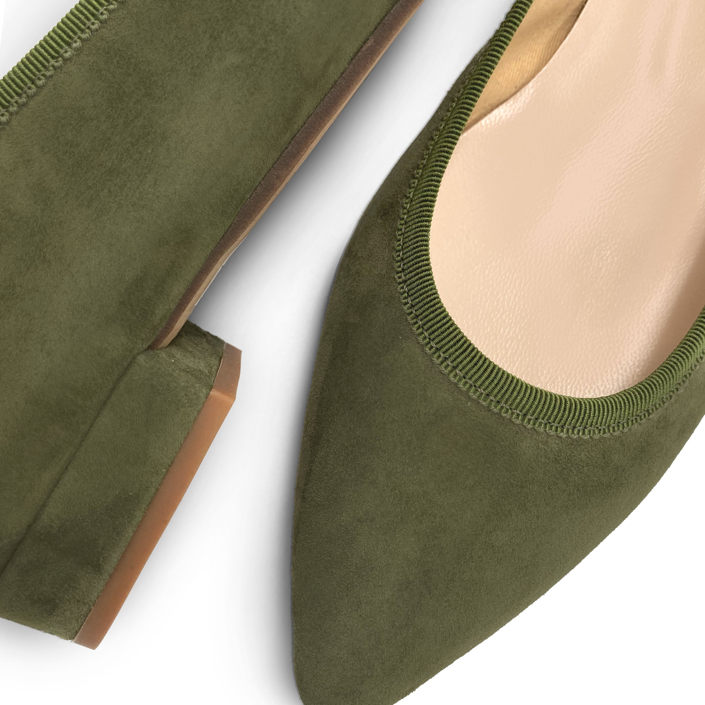 Ballerines pointues en daim vert olive
