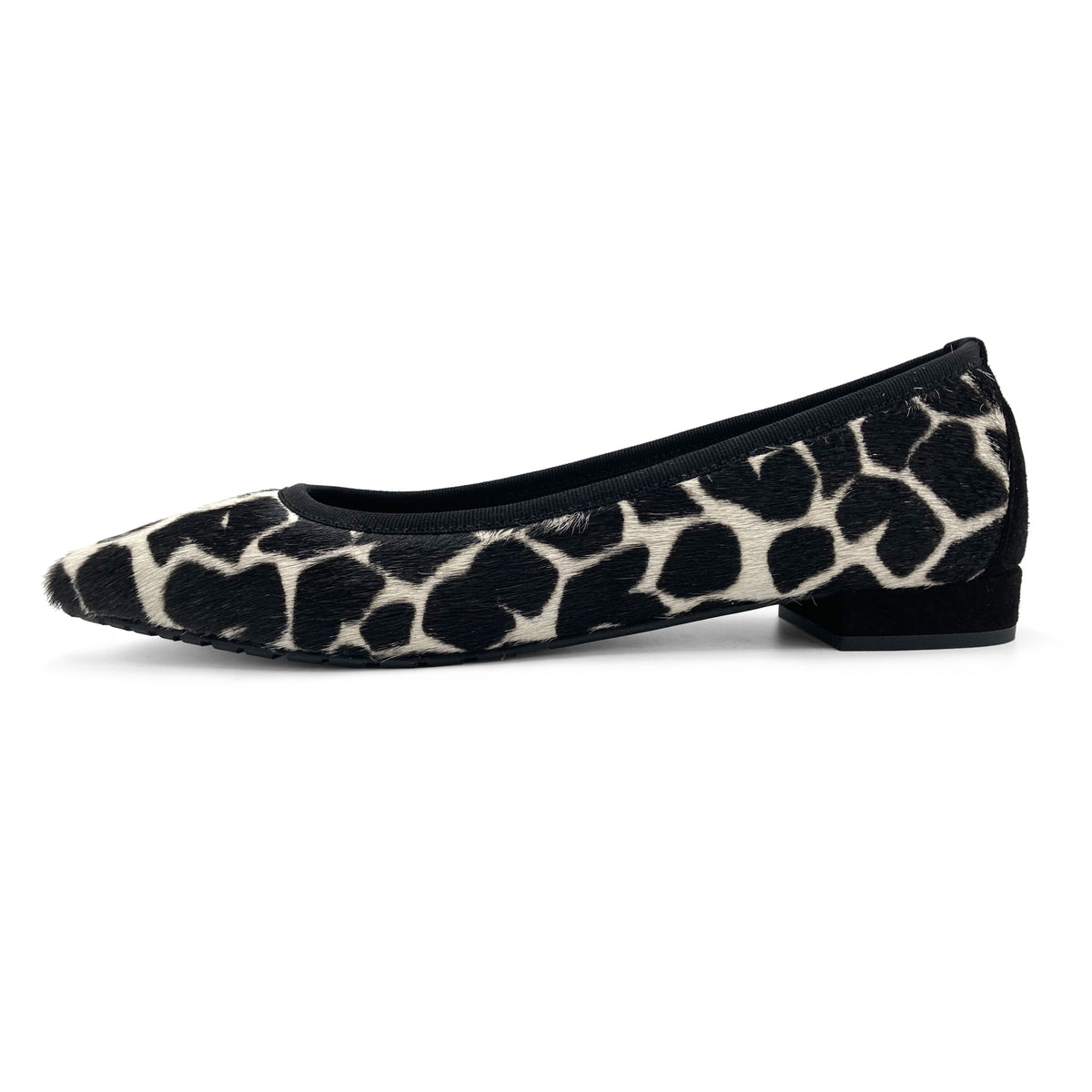 Ballerine a punta animalier in cavallino maculato bianco e nero