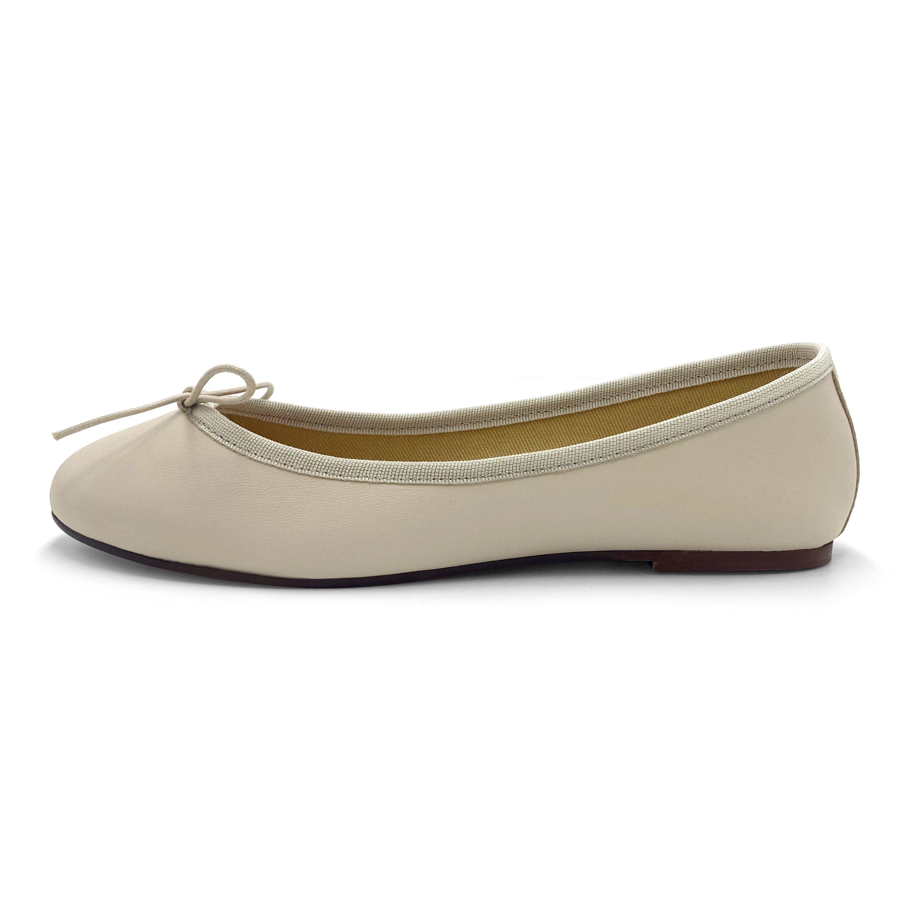 Beigefarbene Lederballerinas