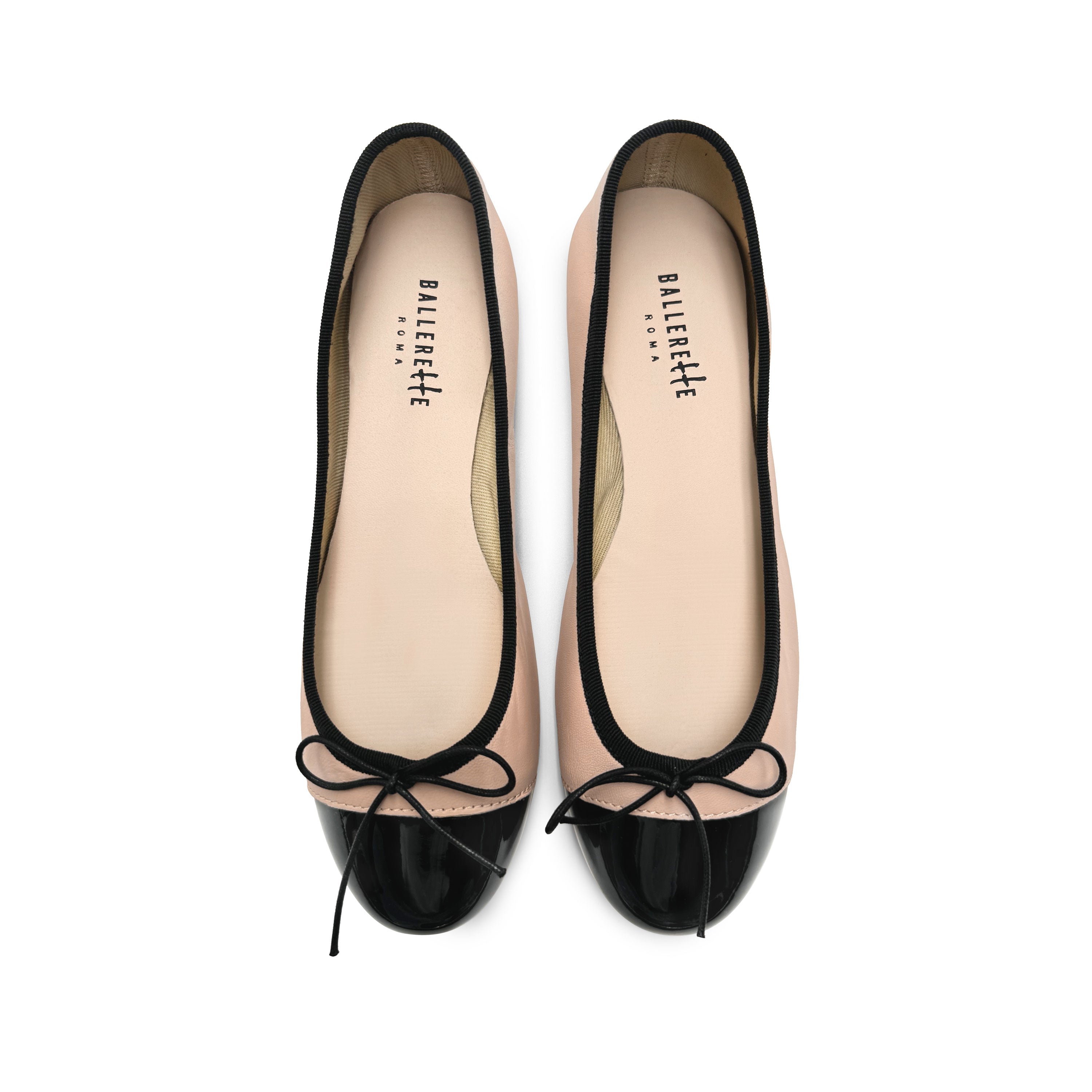 Ballerine rosa cipria in pelle con punta in vernice nera