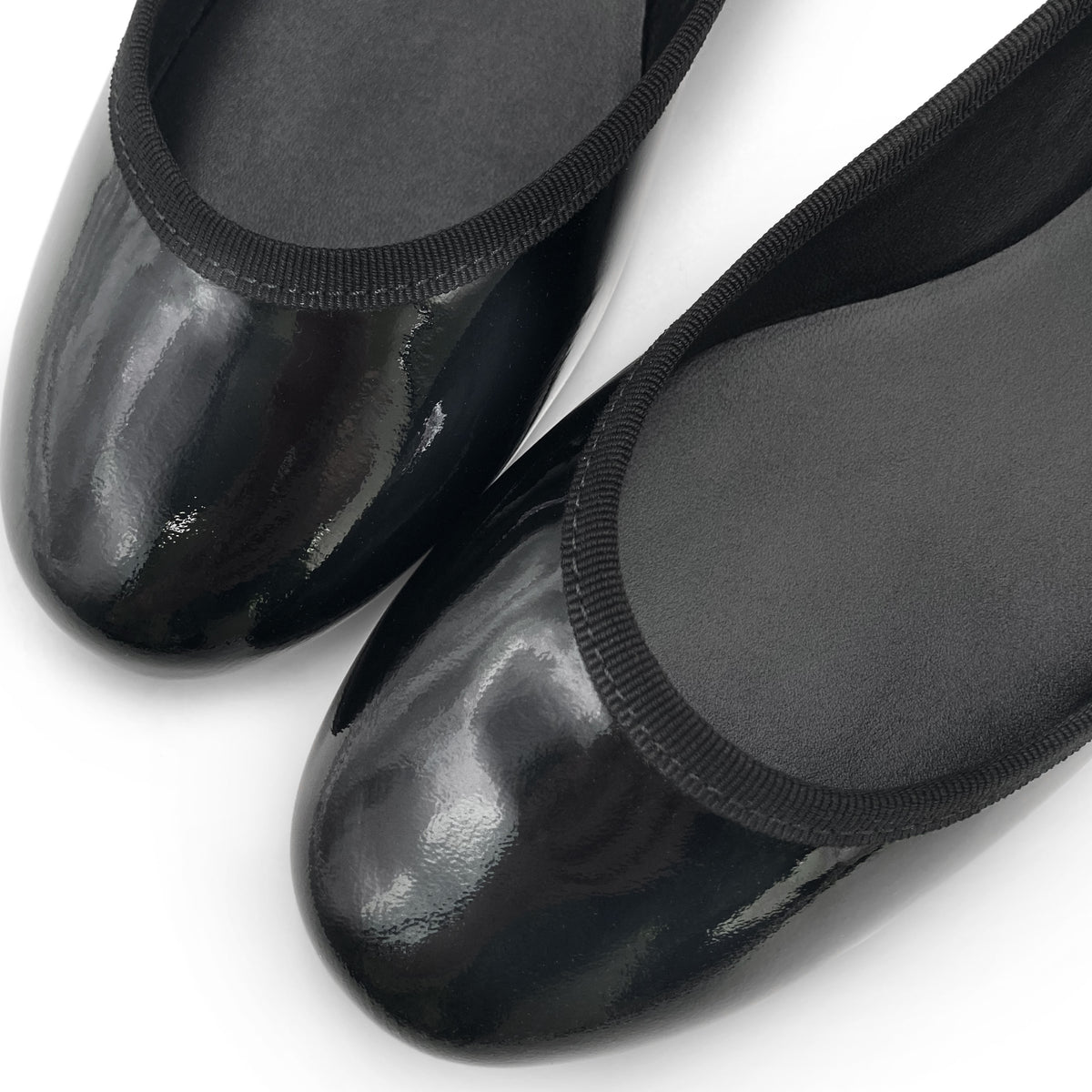 Ballerine nere in vernice con cinturino gioiello