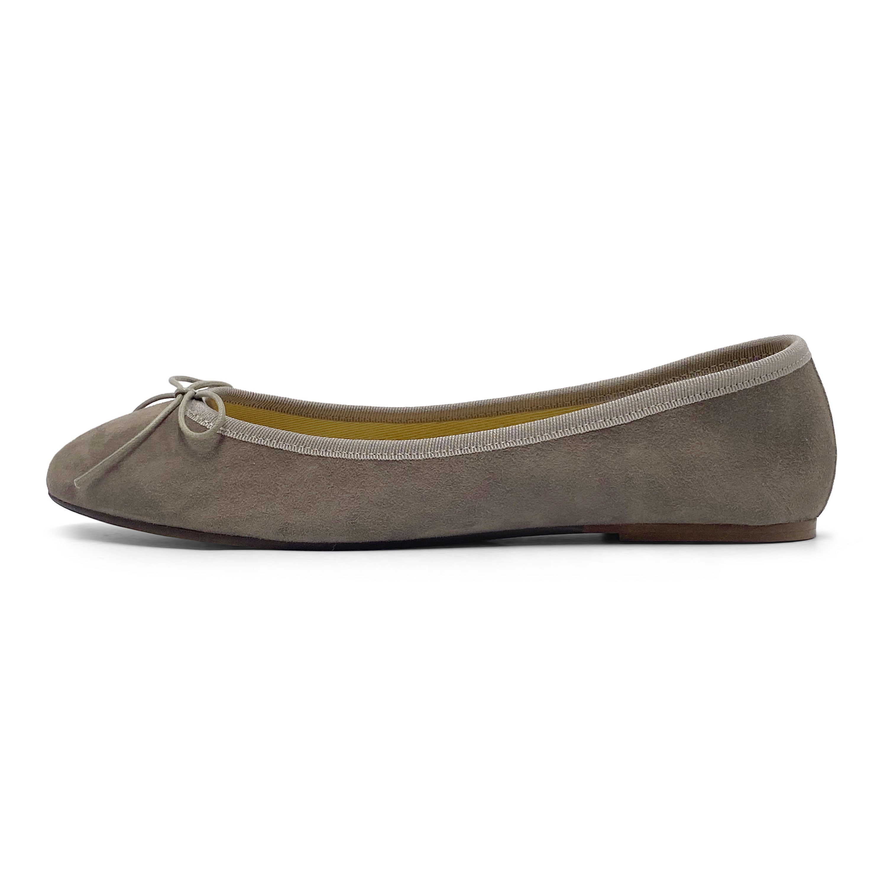 Taupefarbene Wildlederballerinas