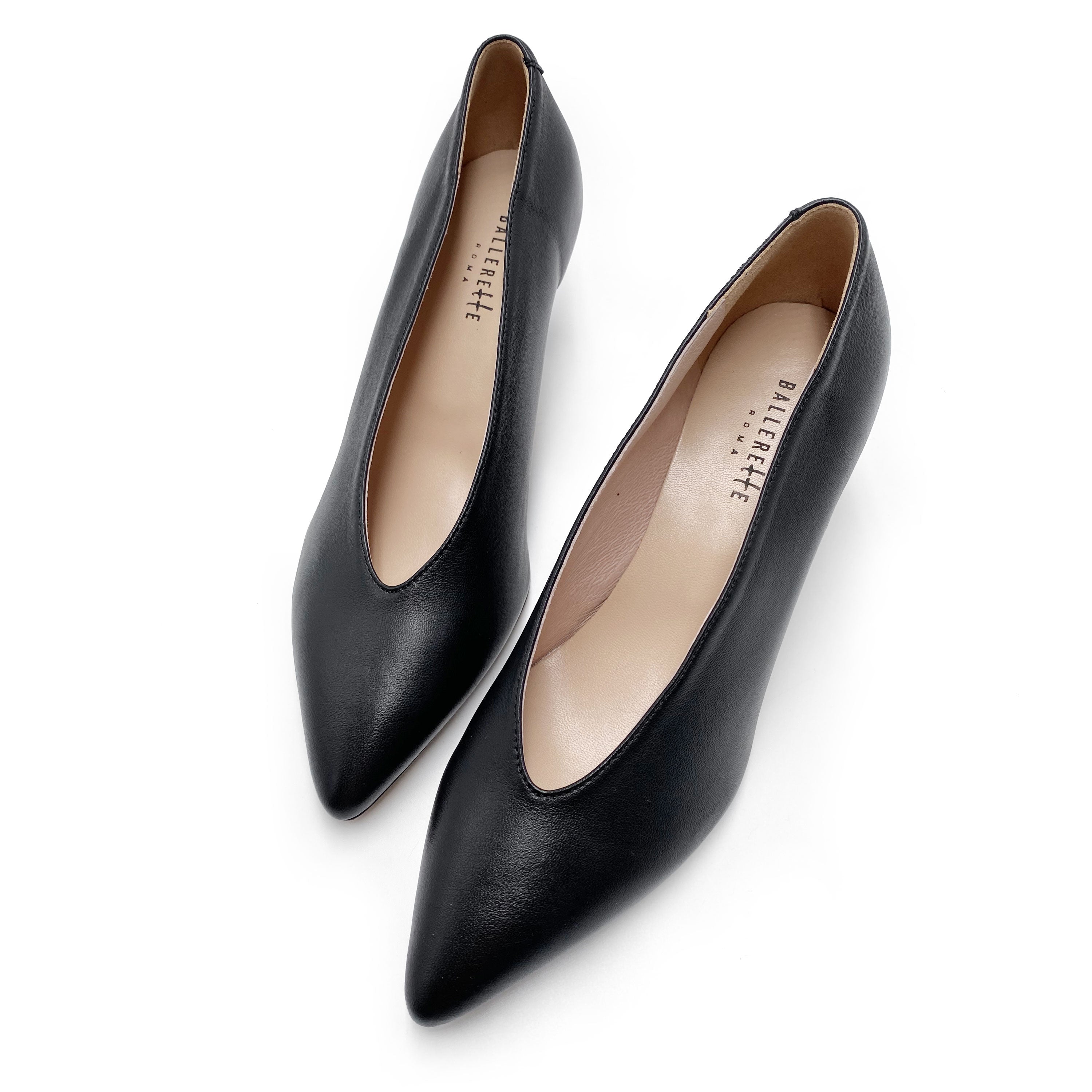 Schwarze Leder Pumps mit V-Ausschnitt