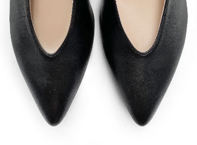 Décolletés en cuir noir à col en V