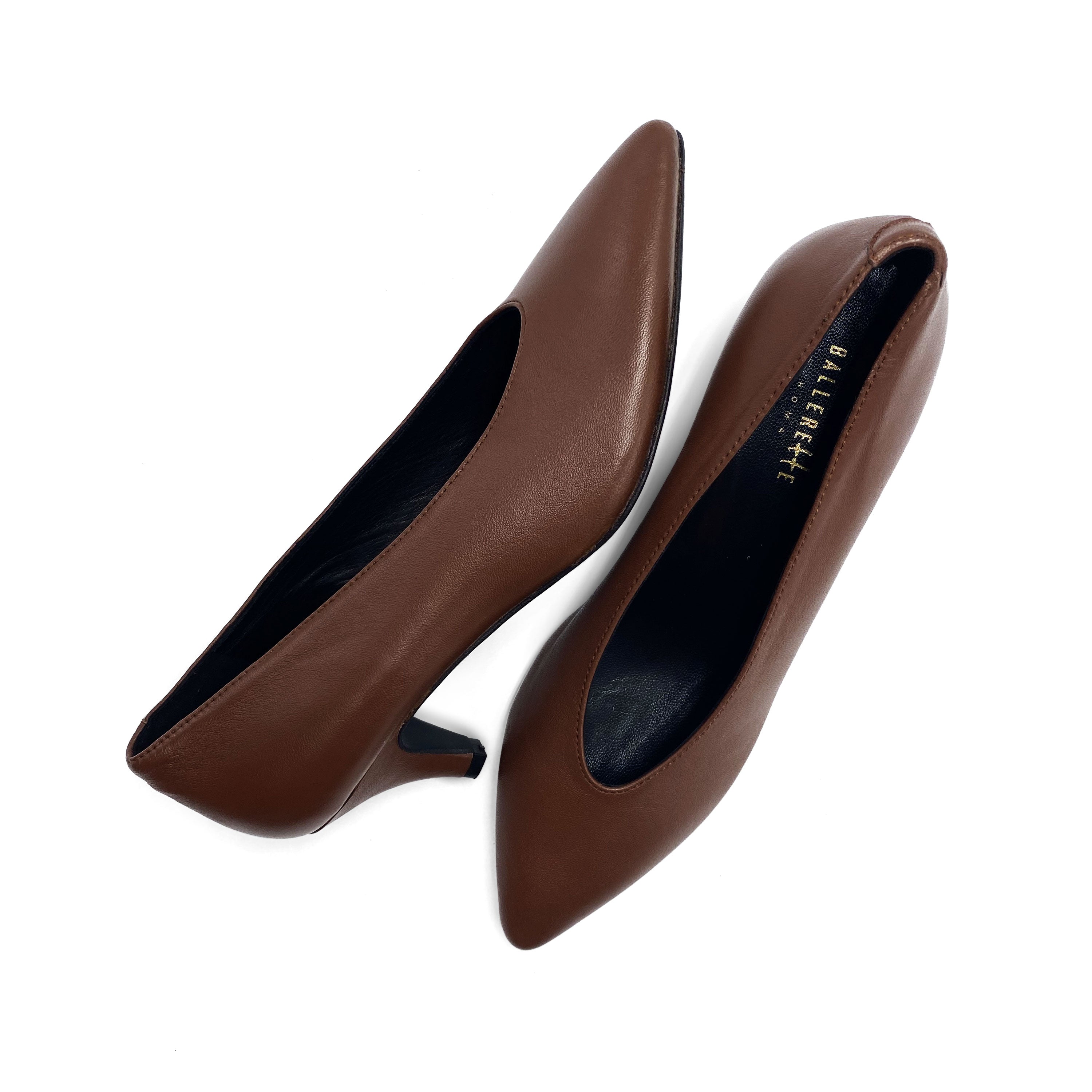 Schokoladenbraune Leder Pumps mit V-Ausschnitt