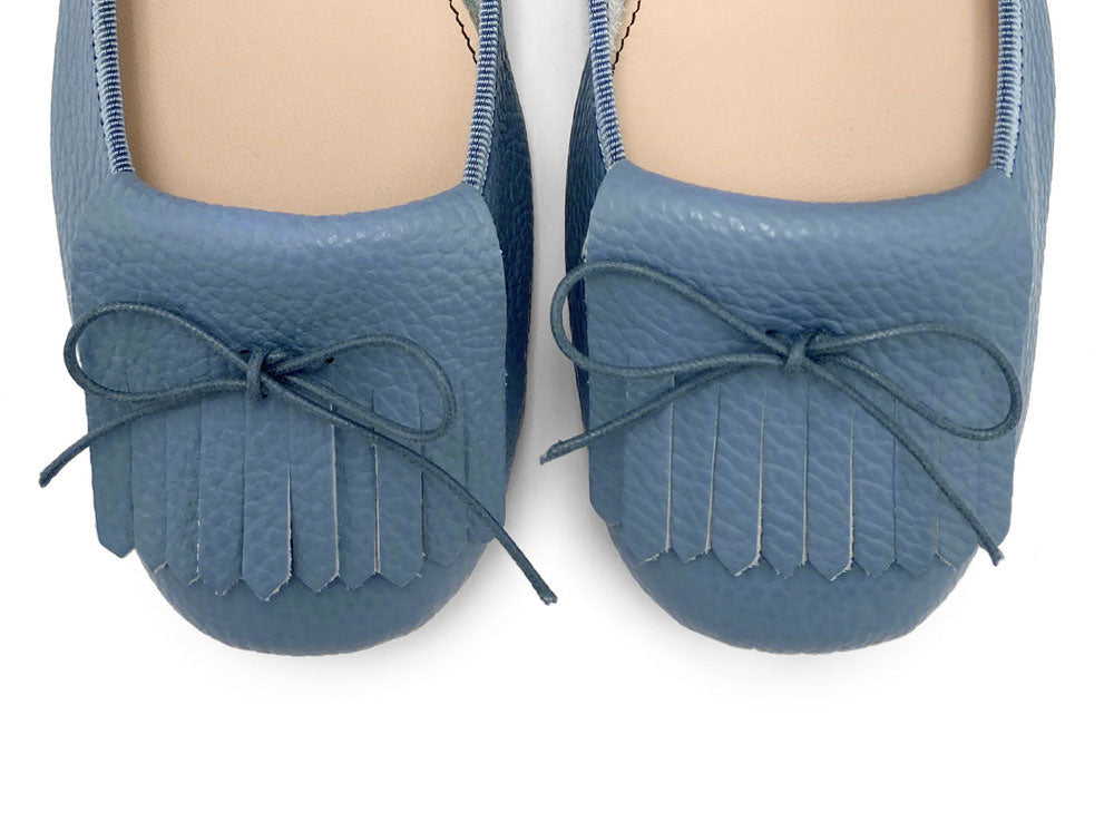 Jeansblaue Damen-Mokassins aus Leder mit Fransen