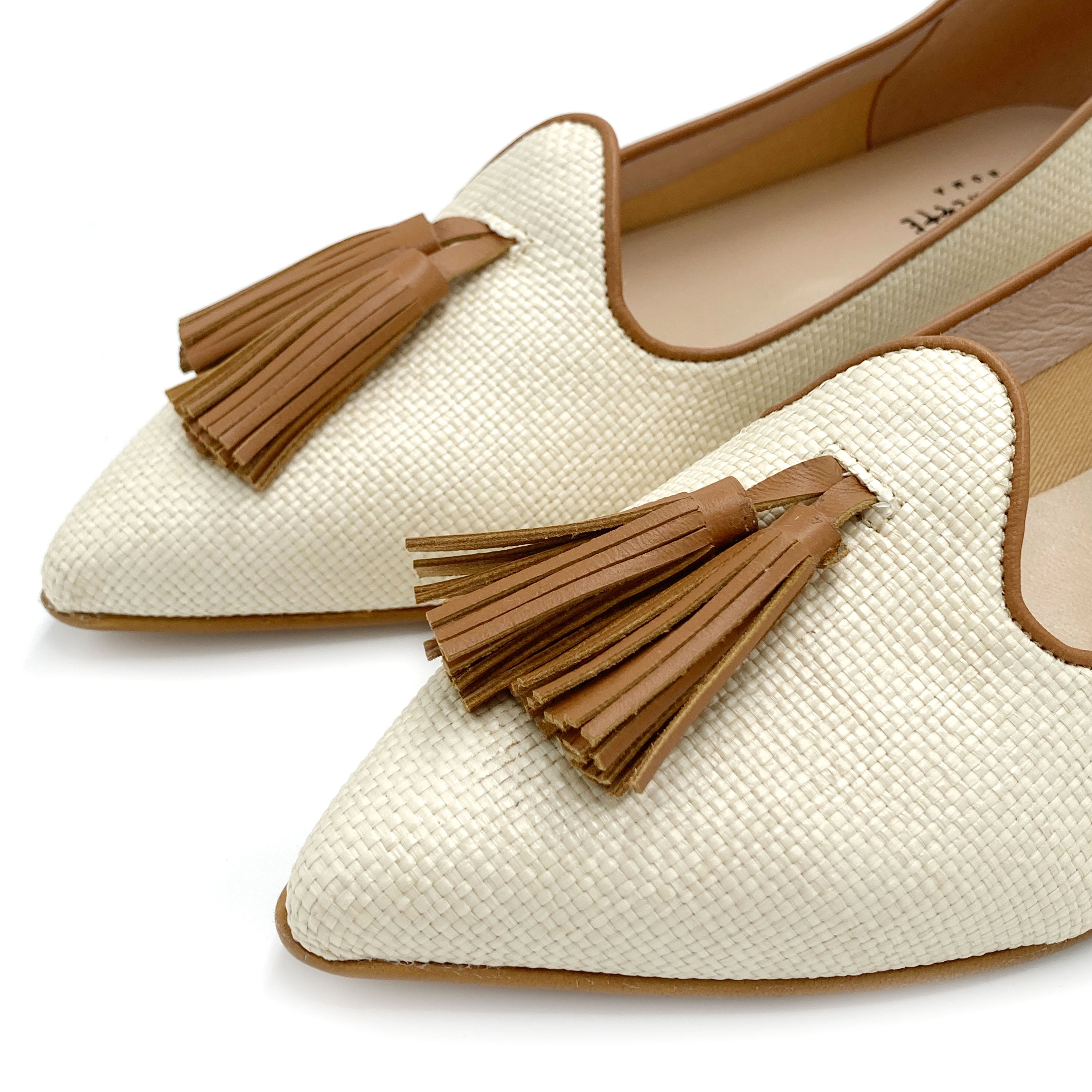 Mocassins femme estivaux en raphia beige avec pampilles en cuir