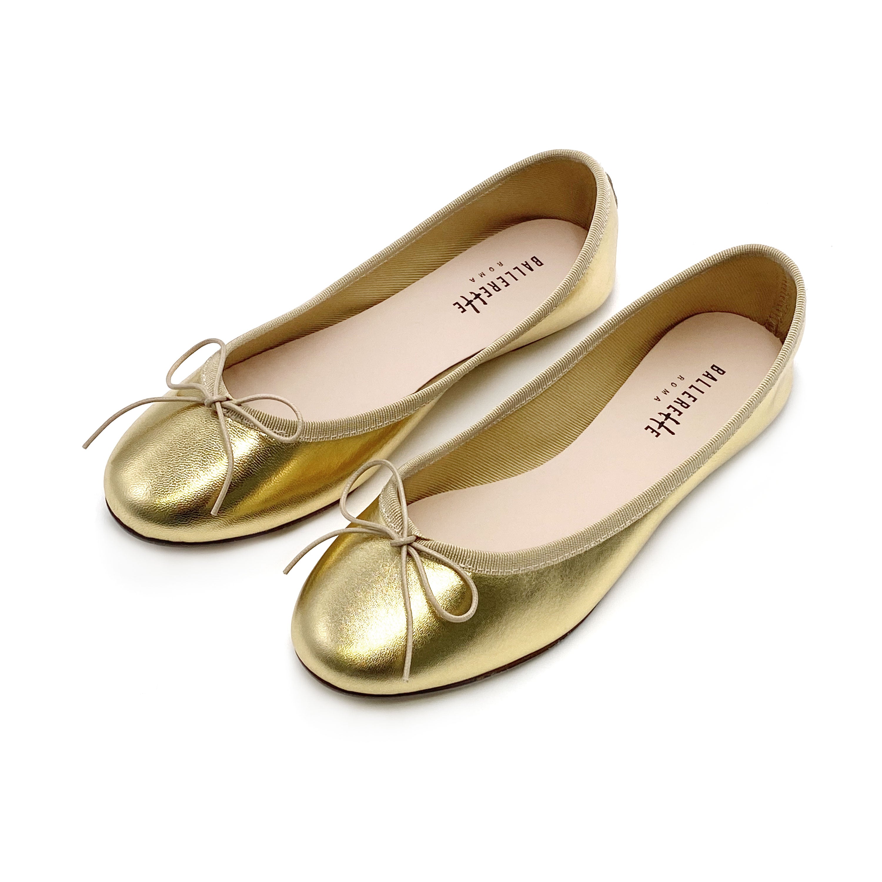 Goldfarbene Ballerinas aus laminiertem Leder