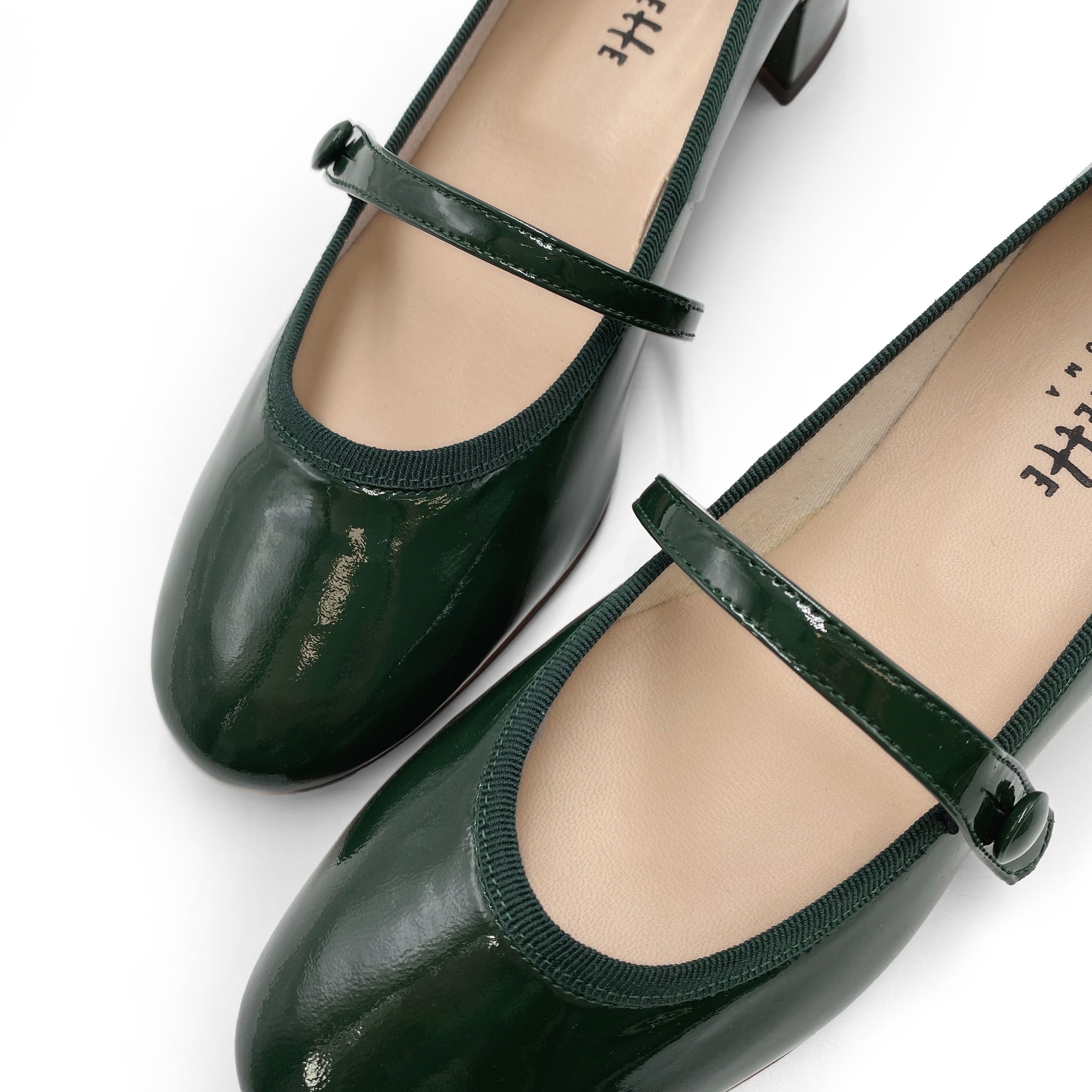 Grüne Lackleder Ballerinas mit Riemen und Absatz