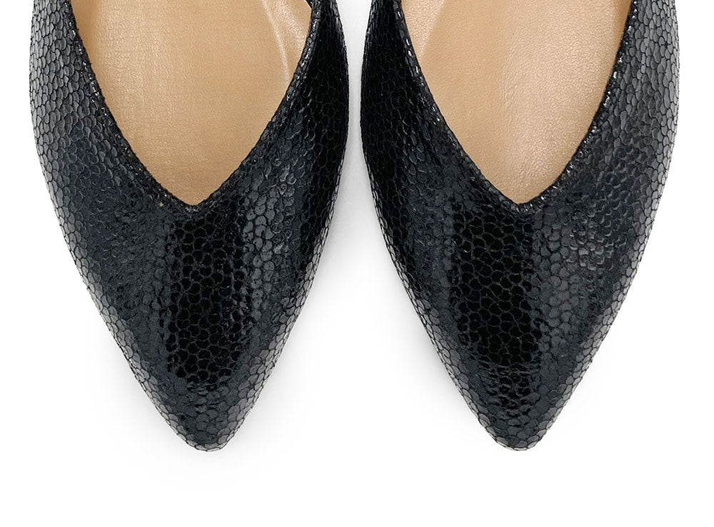 Offene Ballerinas aus schwarzem Metallic-Leder
