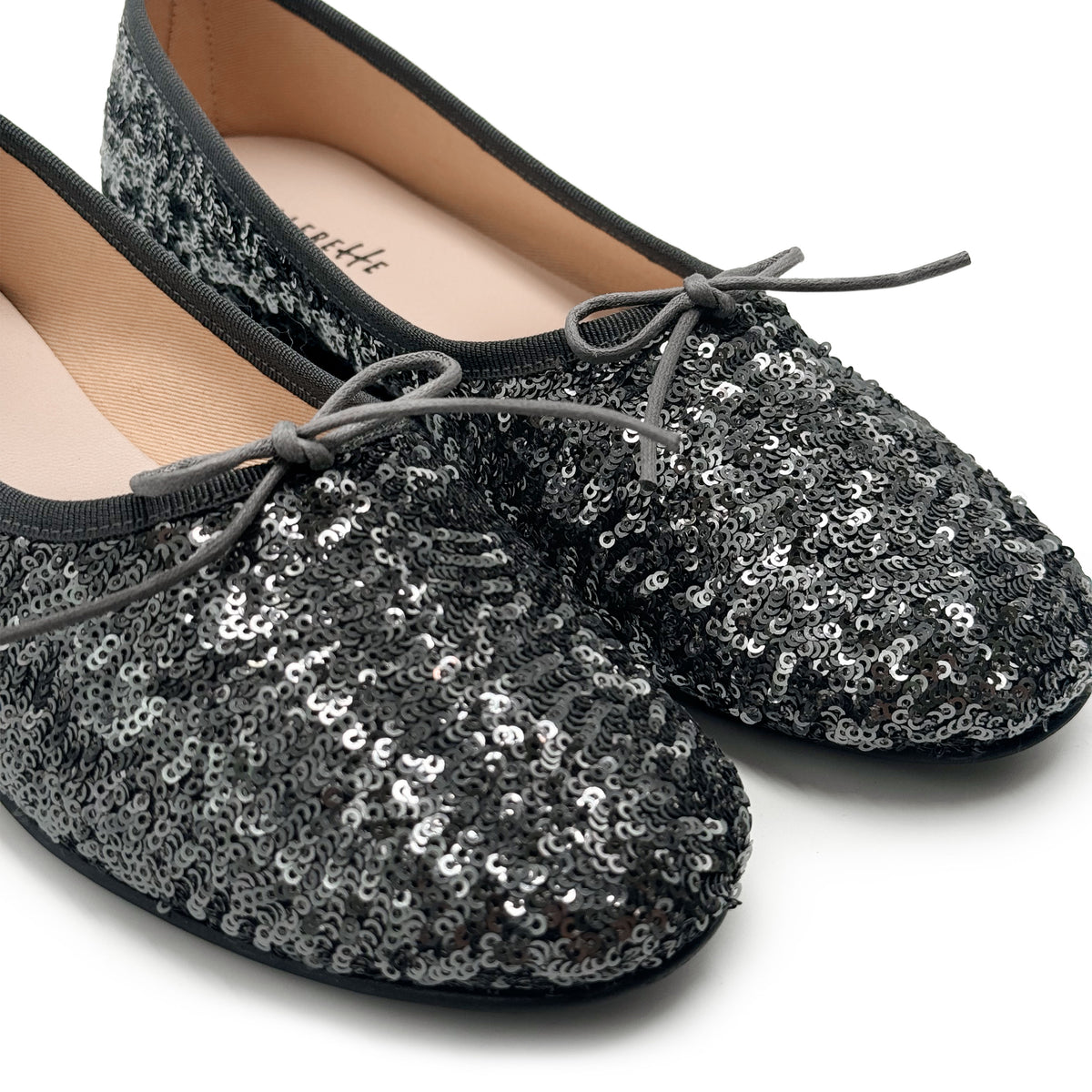Bailarinas "glove shoes" con lentejuelas de hierro