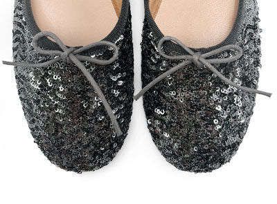 Bailarinas "glove shoes" con lentejuelas de hierro