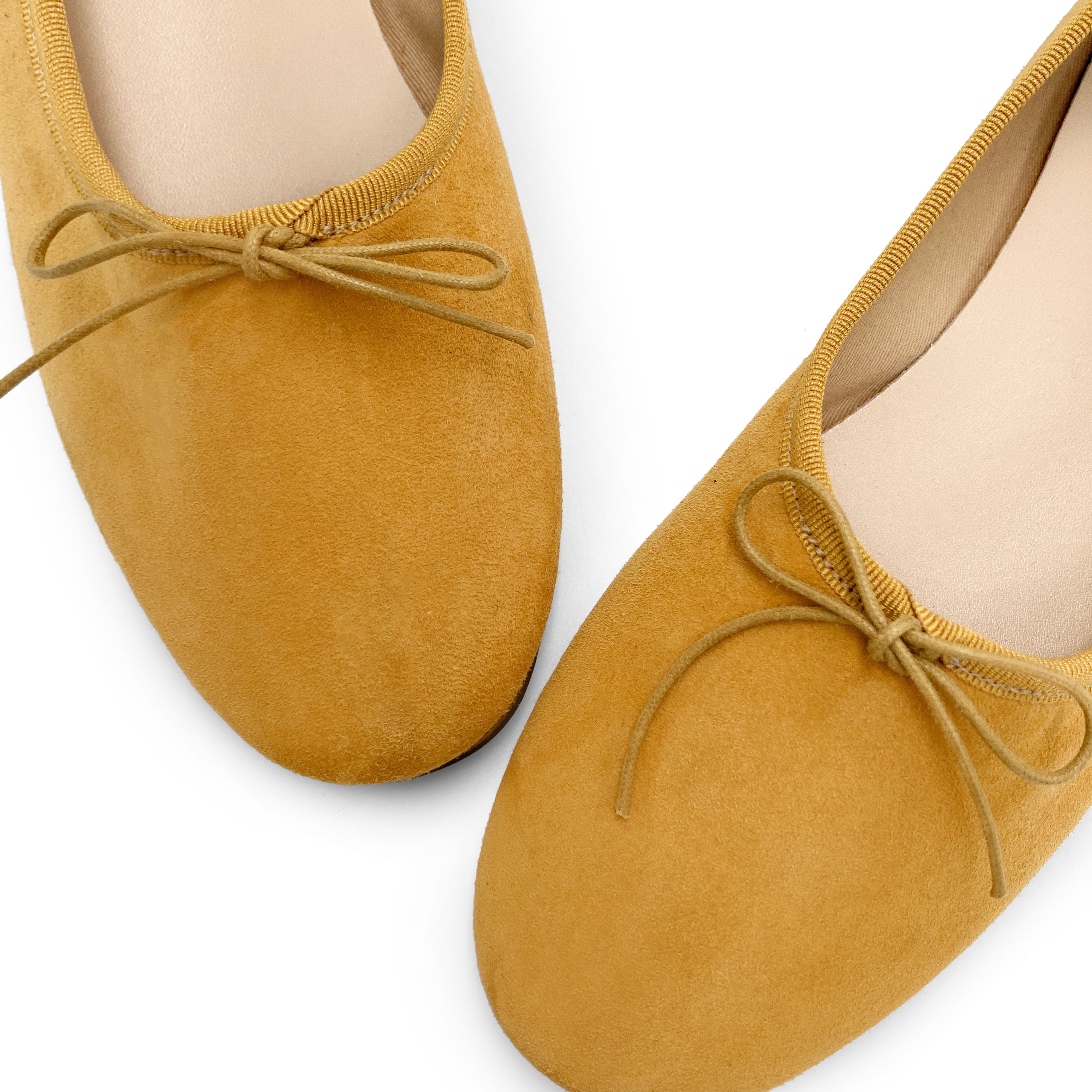 Senfgelbe "Glove" Ballerinas aus Wildleder