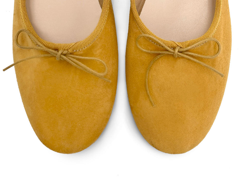 Ballerine "glove shoes" gialle senape accollate in camoscio