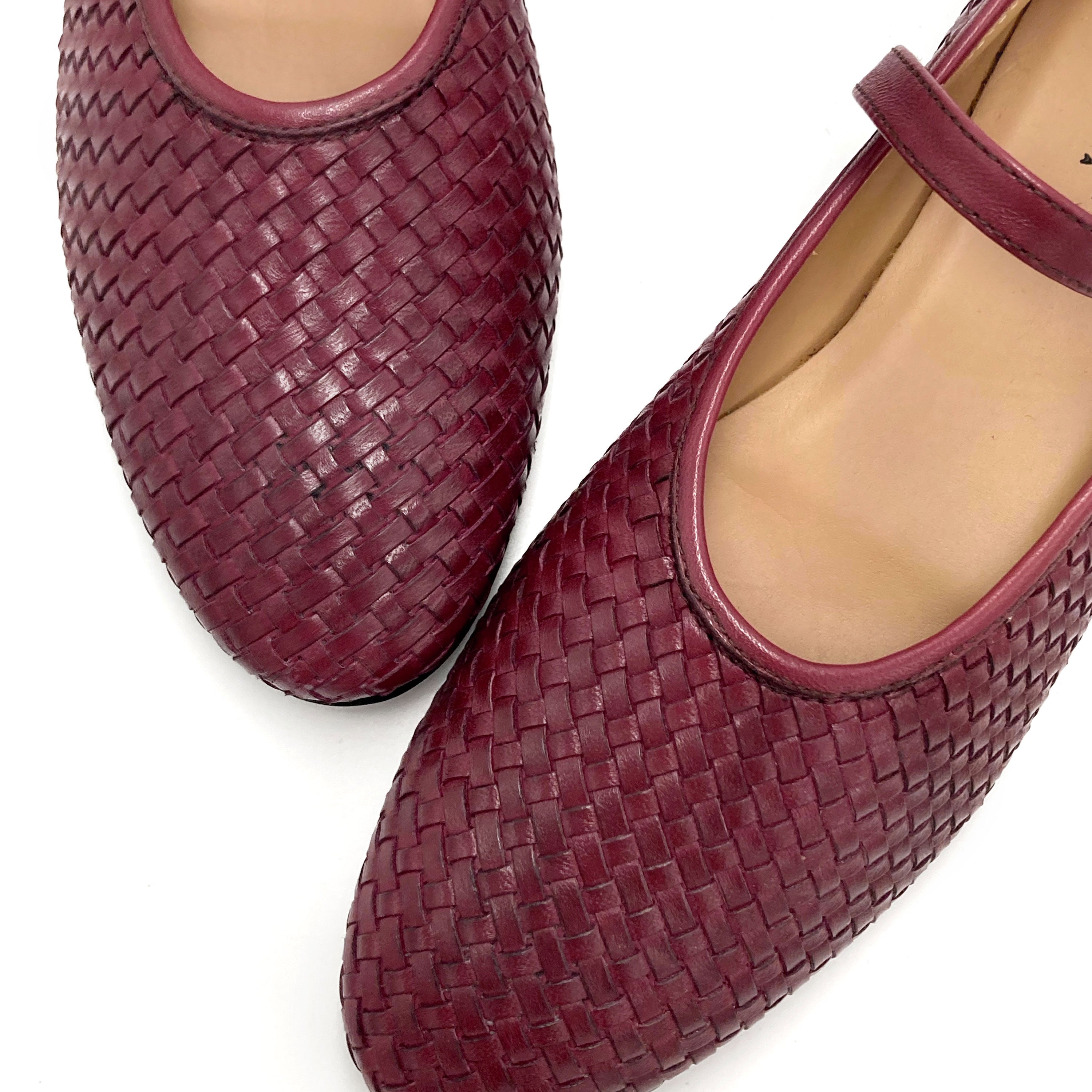 Ballerine Mary Jane bordeaux accollate in pelle intrecciata a mano e cinturino