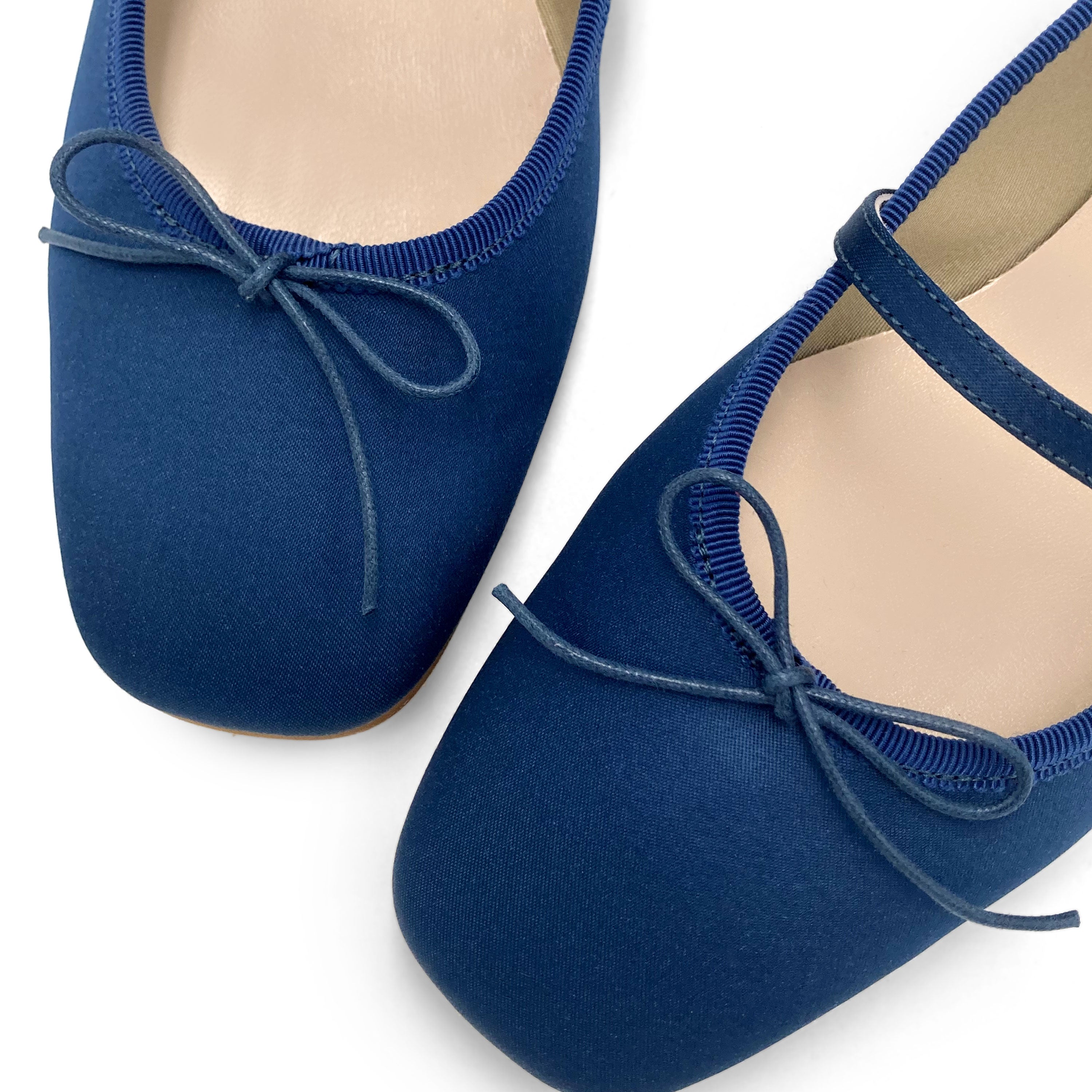 TT Go Green collection - bailarinas Mary Jane azules en raso eco