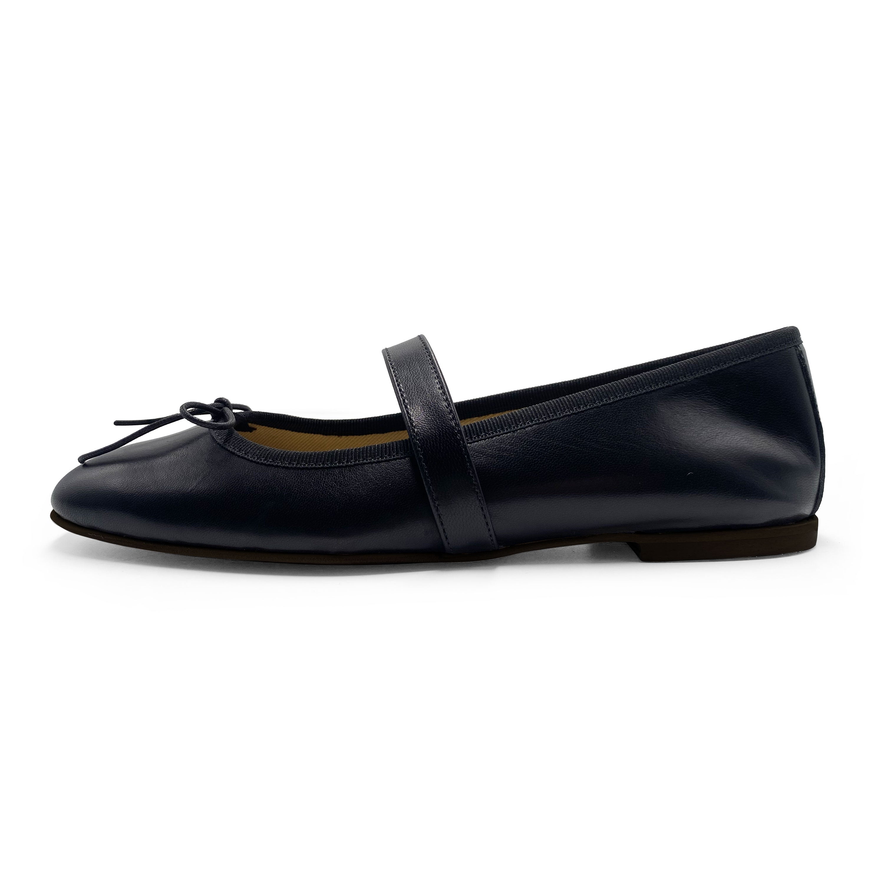 Schwarze Lederballerinas mit quadratischer Spitze und Riemen