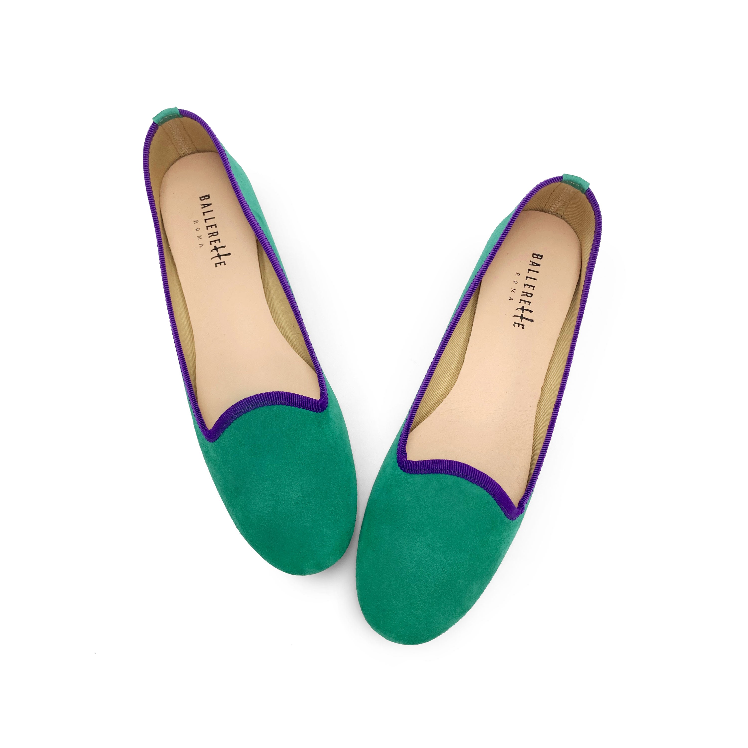 Slippers de mujer en ante verde esmeralda con detalles morados