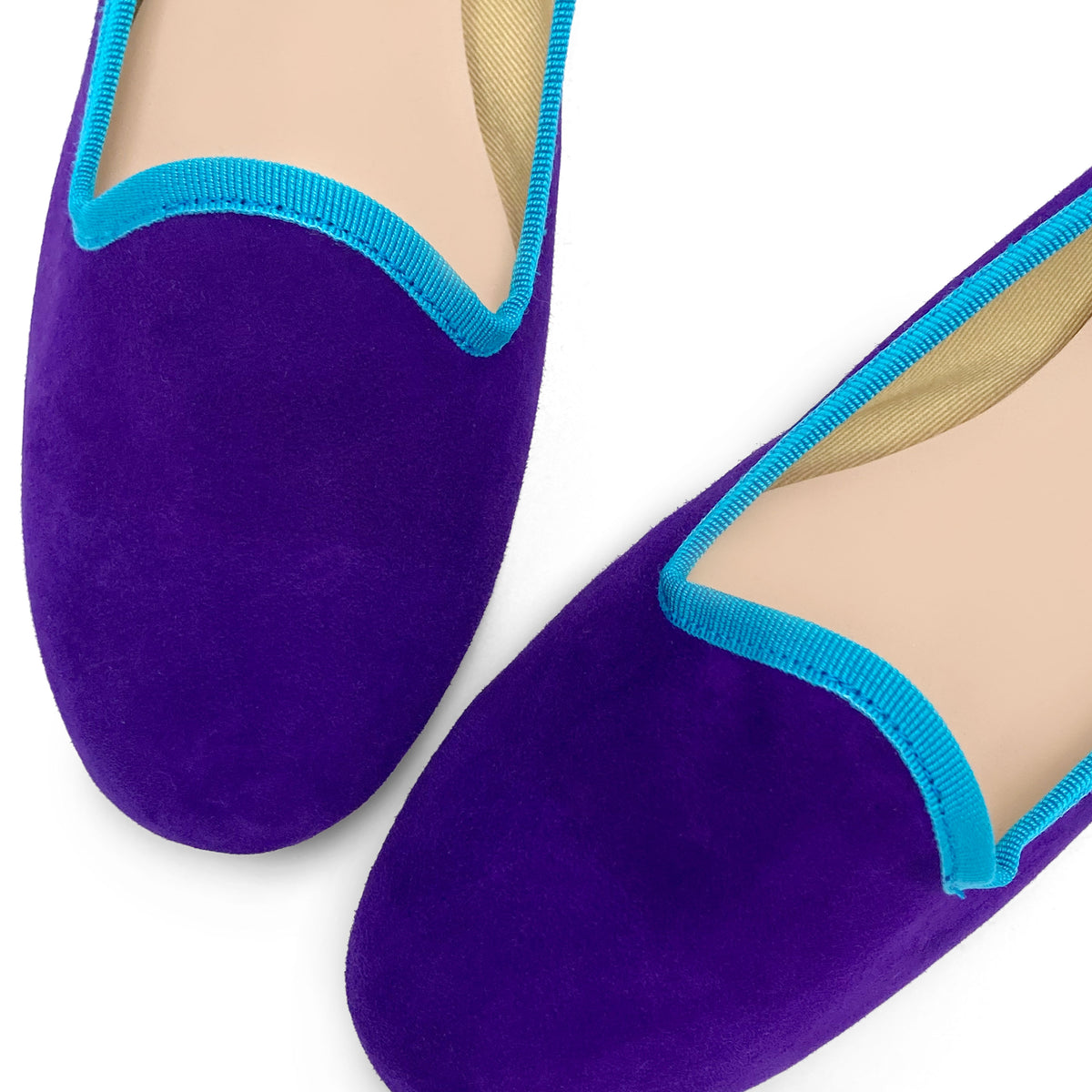 Slippers femme en daim violet avec détails bleu aqua