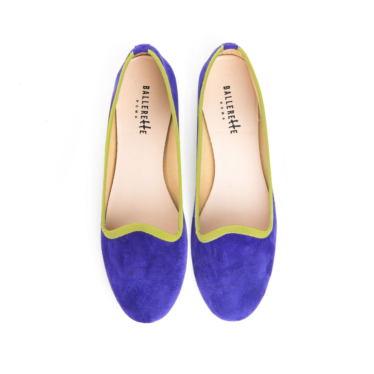 Mocasines tipo zapatillas en ante morado con grosgrain verde