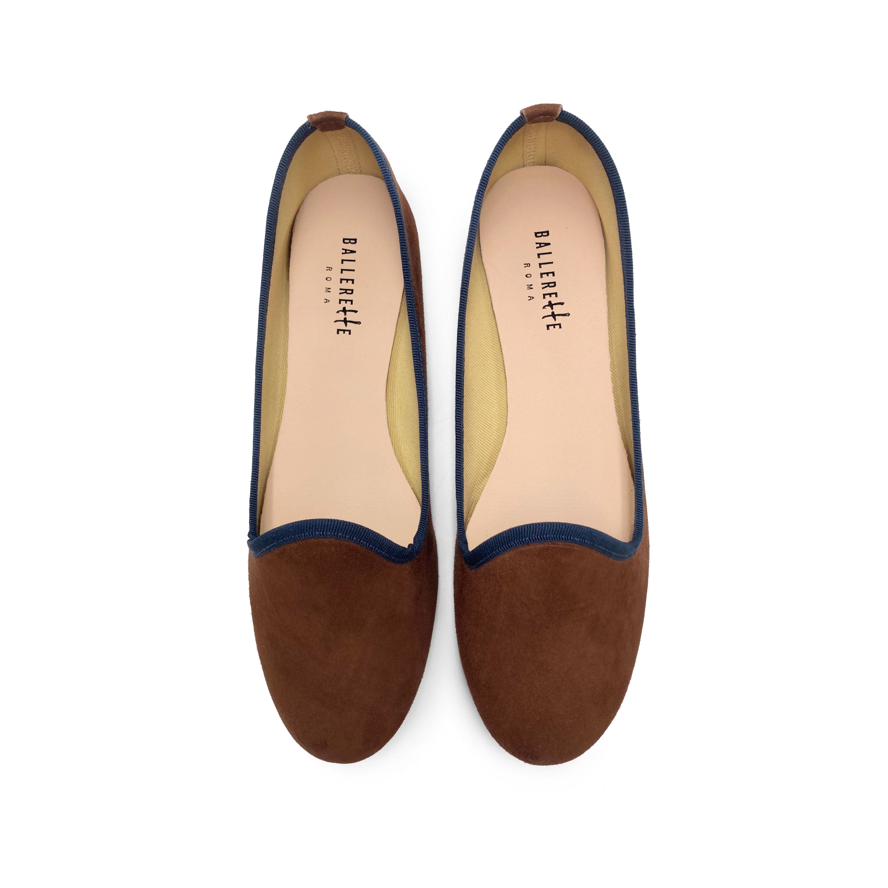 Slippers pour femmes en daim marron et détails bleu