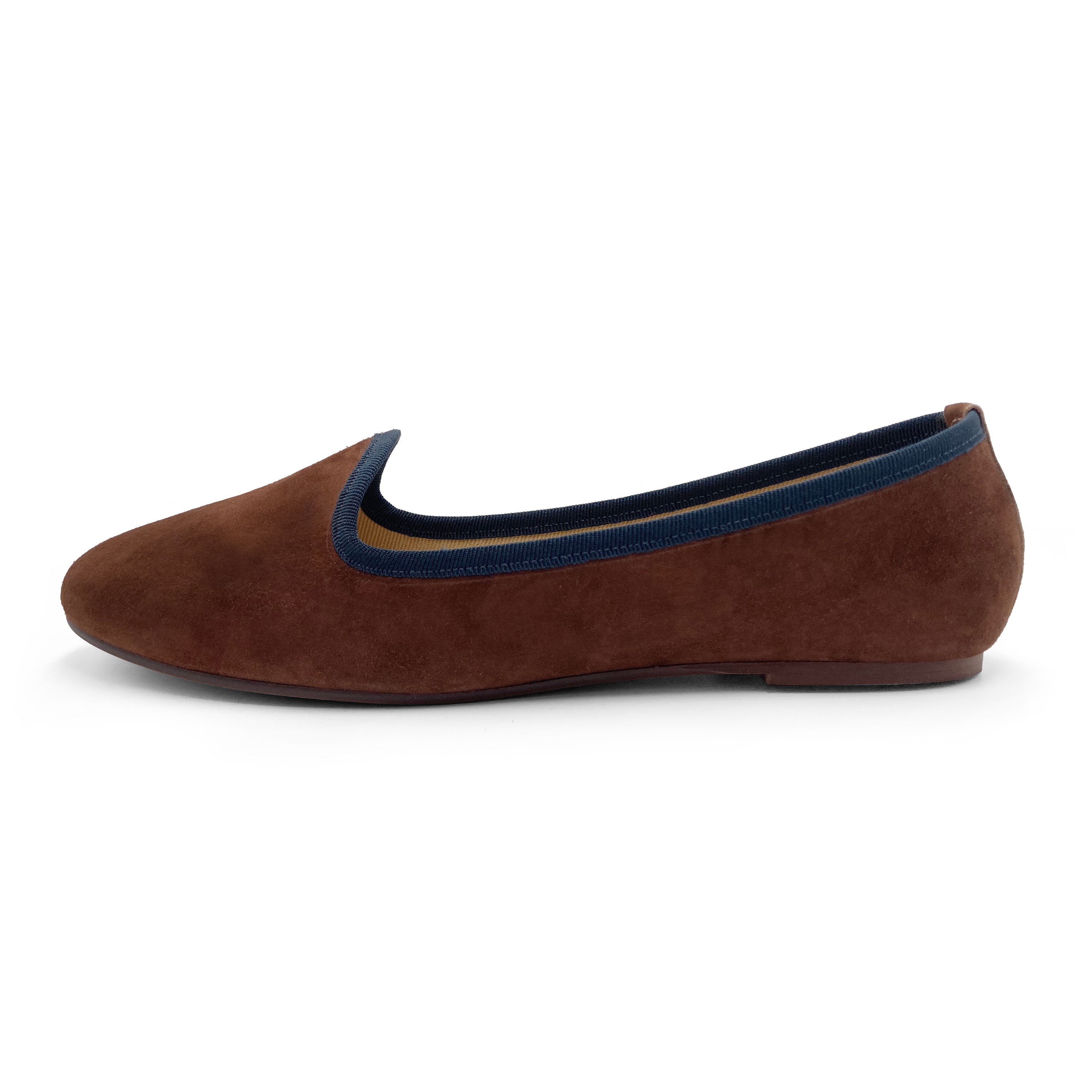 Slippers pour femmes en daim marron et détails bleu