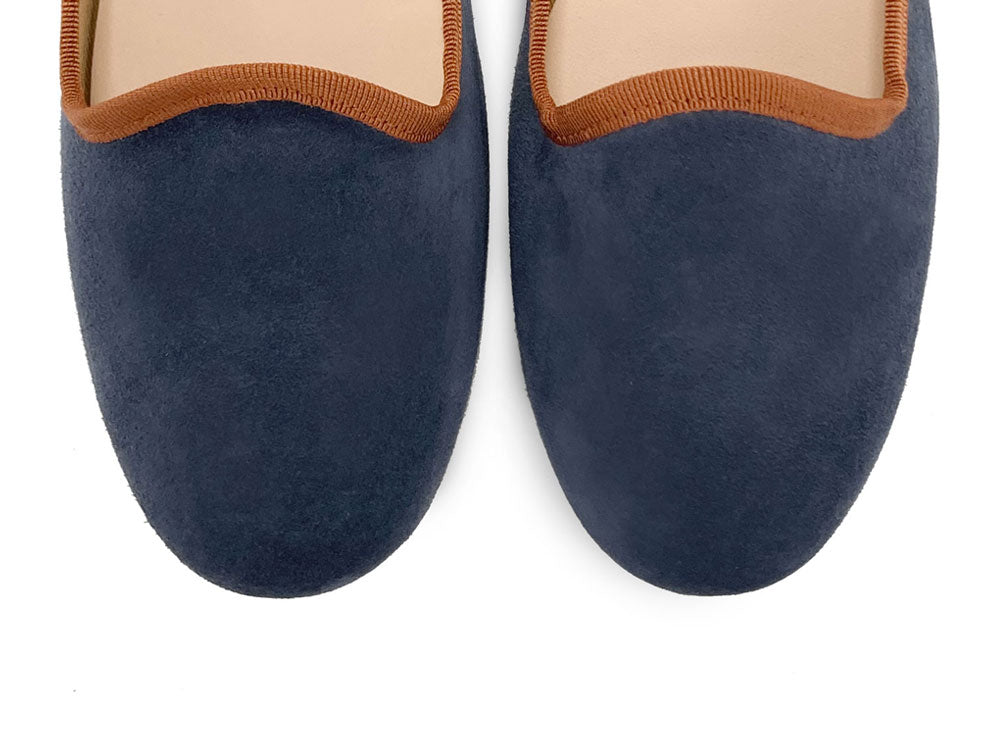 Slippers pour femme en daim bleu pétrole et détails terracotta