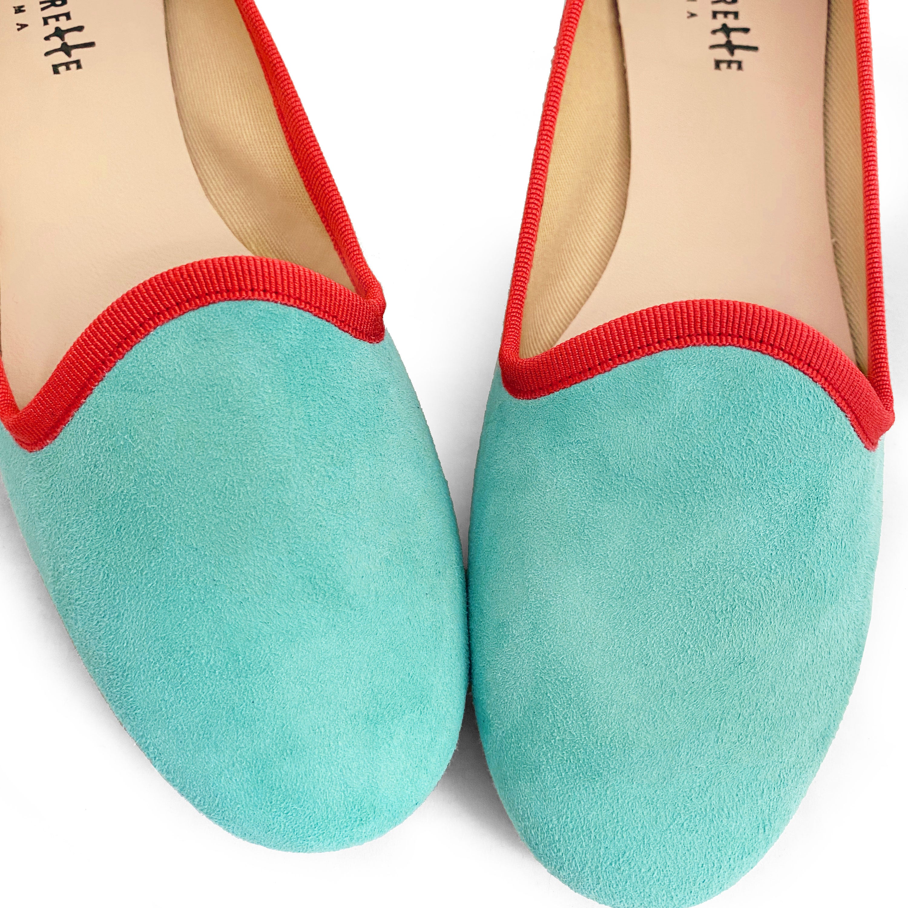 Slippers femme en daim aqua et détails corail 

