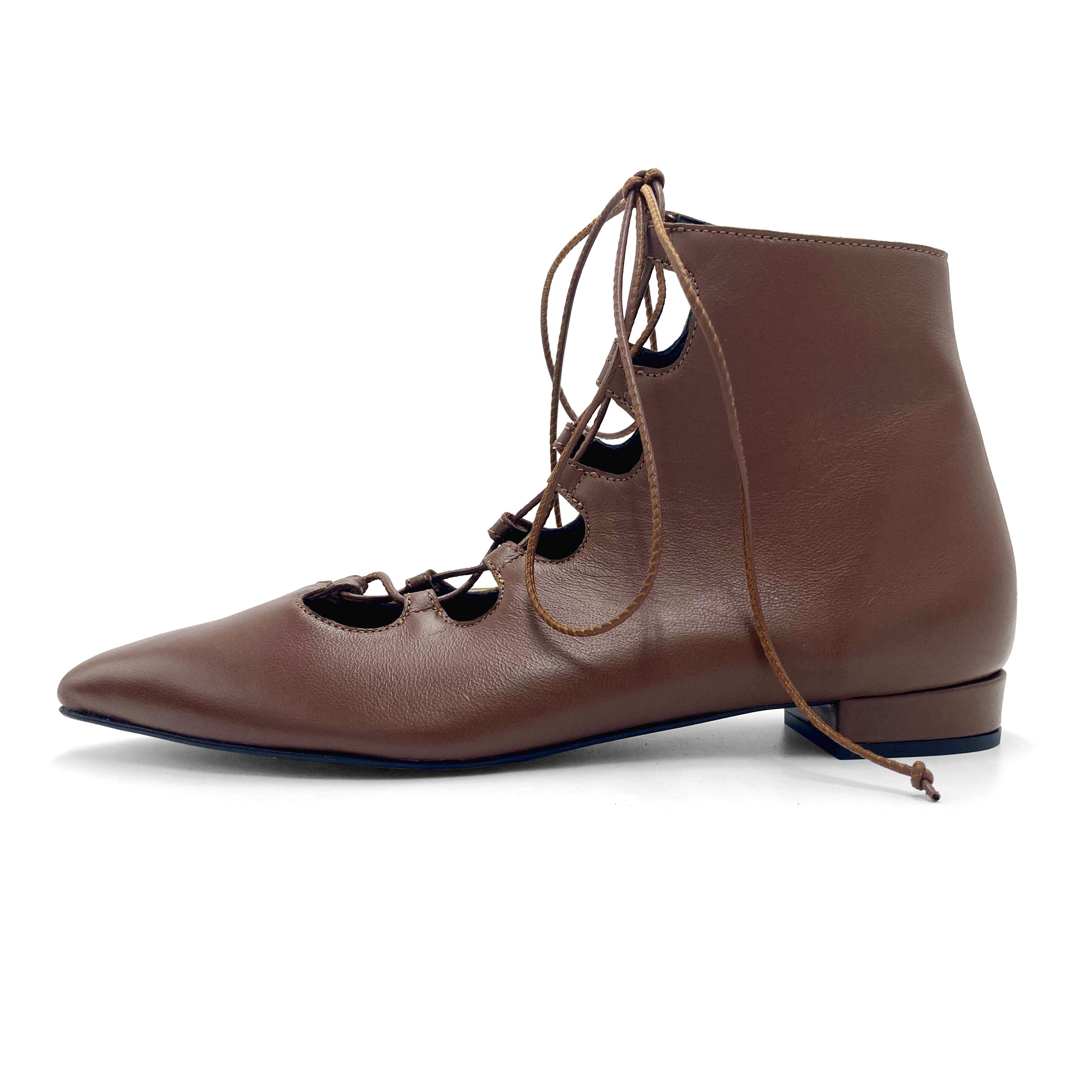 Botines marrones con punta y cordones