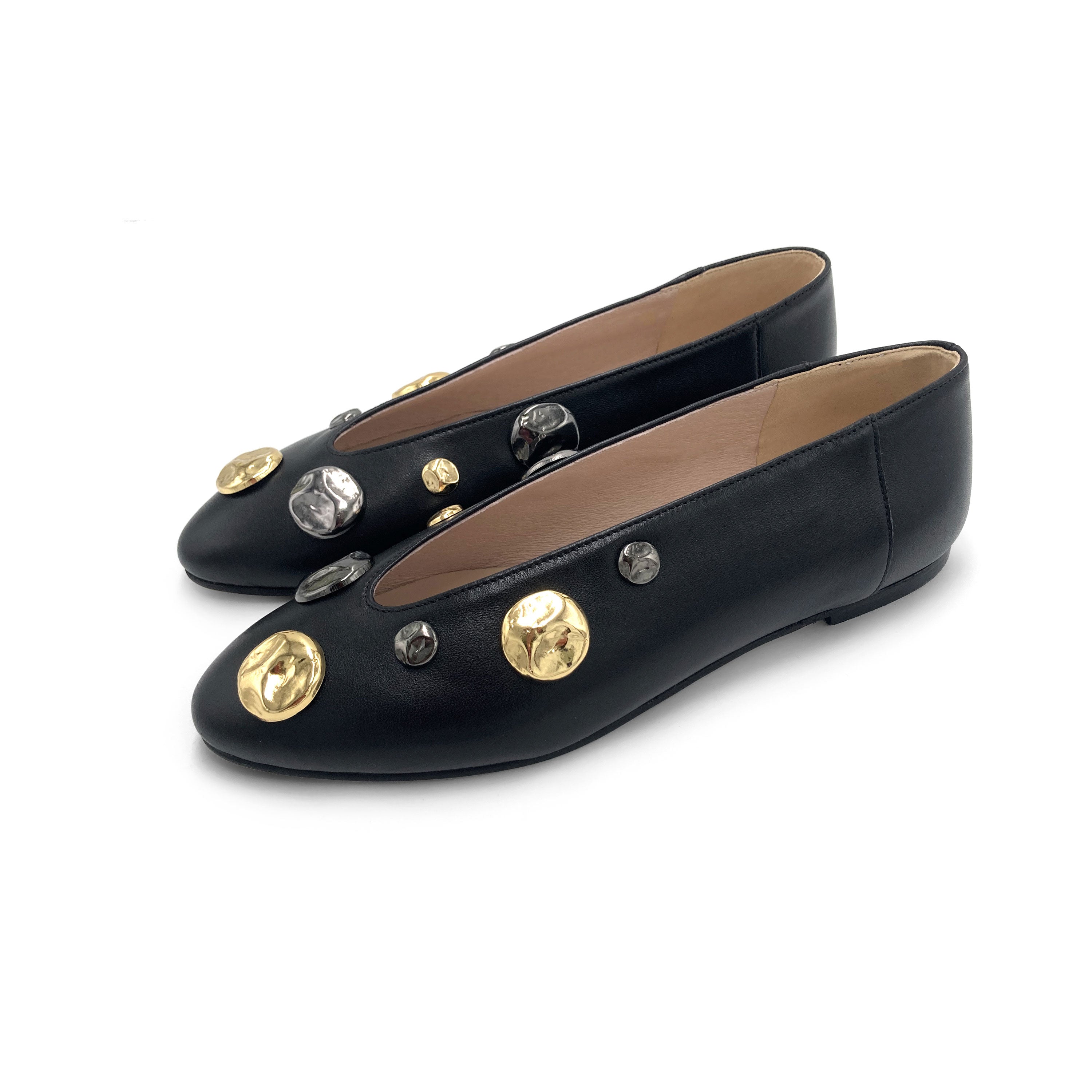 Ballerine nere accollate con borchie oro e ferro