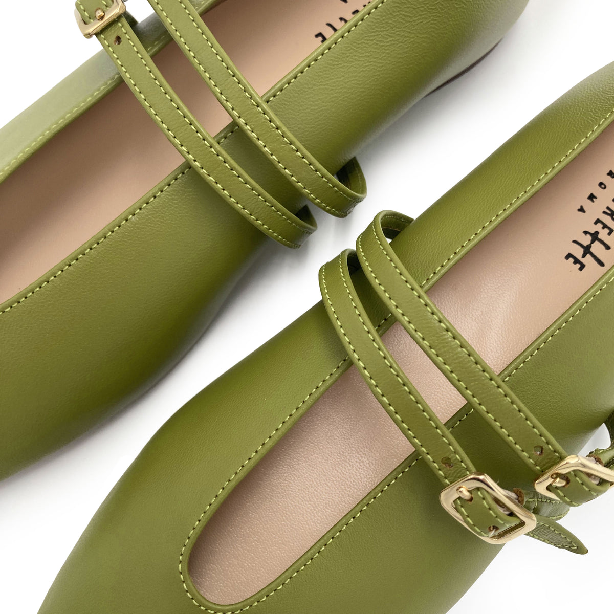 Ballerines vert olive en cuir avec col V et brides