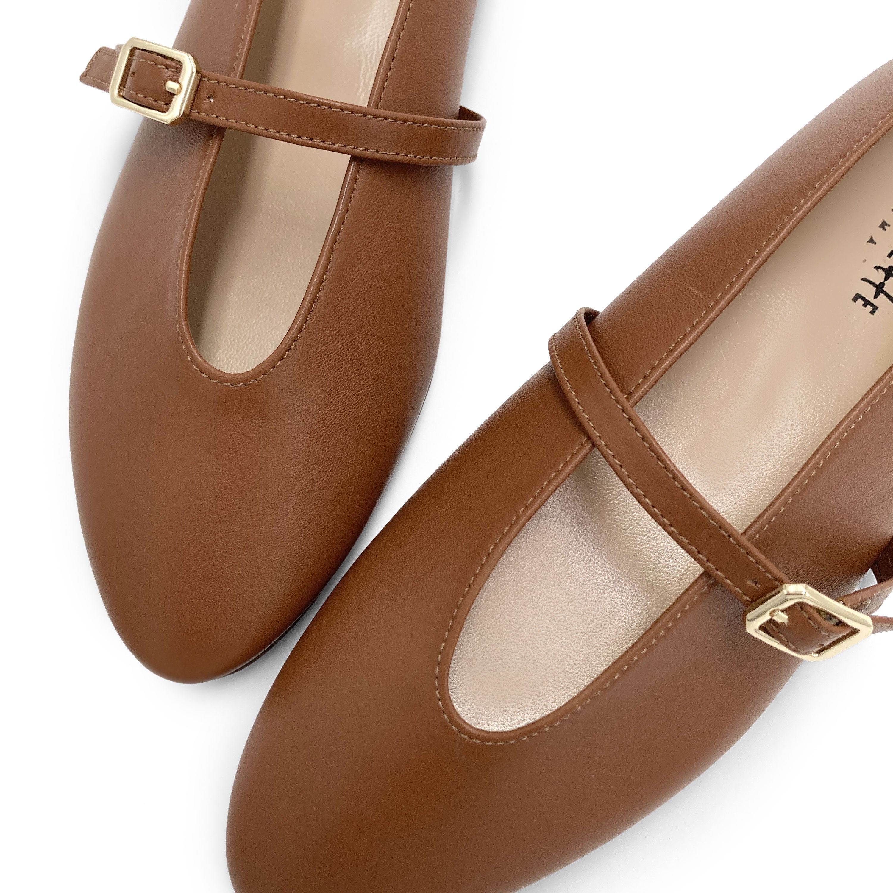 Ballerine marroni in pelle con scollo a V e cinturino